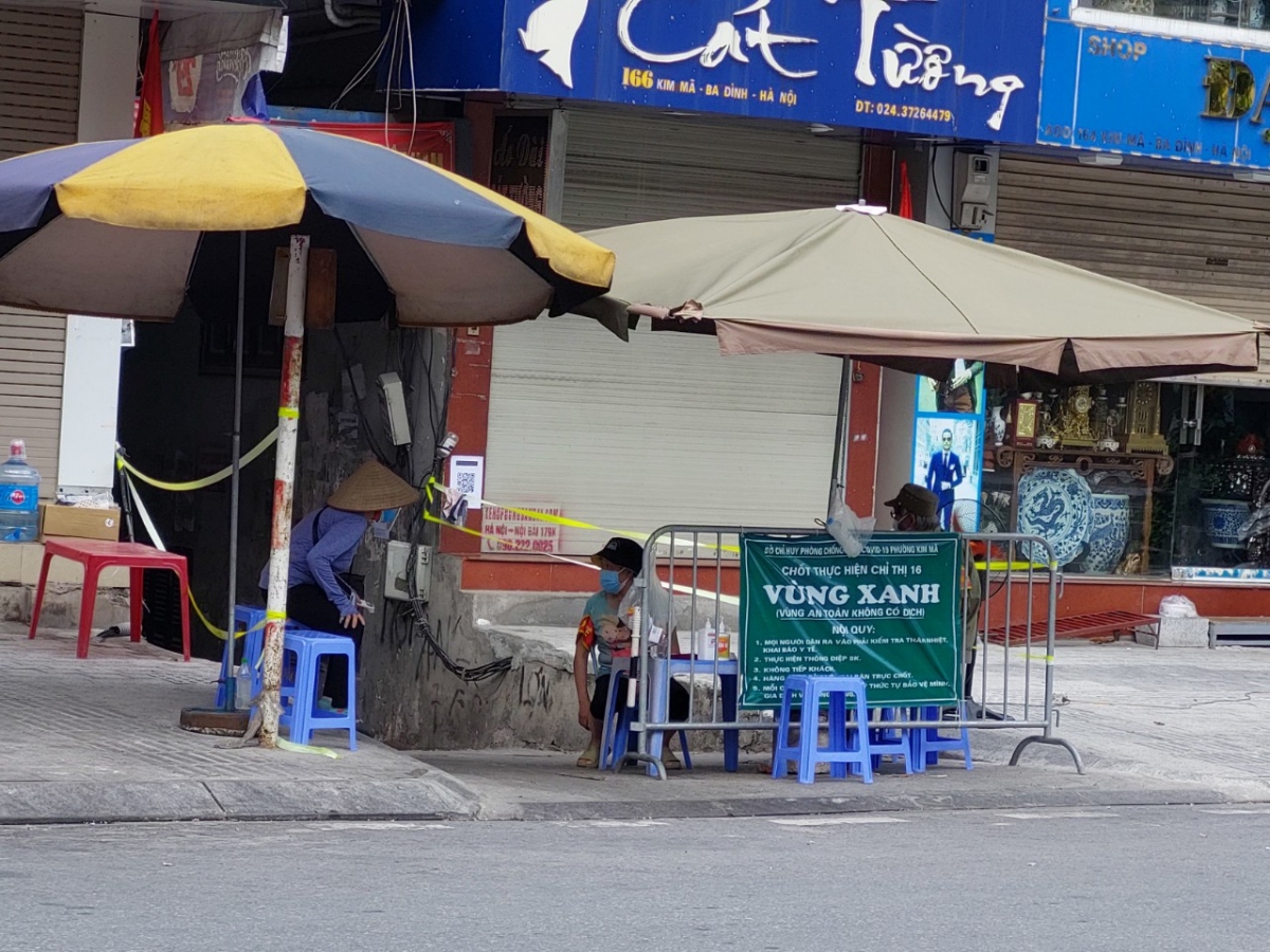Nhiều chốt ở Hà Nội “thả lỏng”, không kiểm soát người qua lại